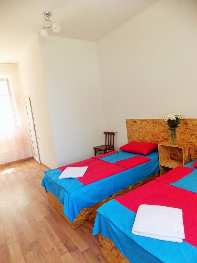 Shat Lav Hostel Ереван Экстерьер фото