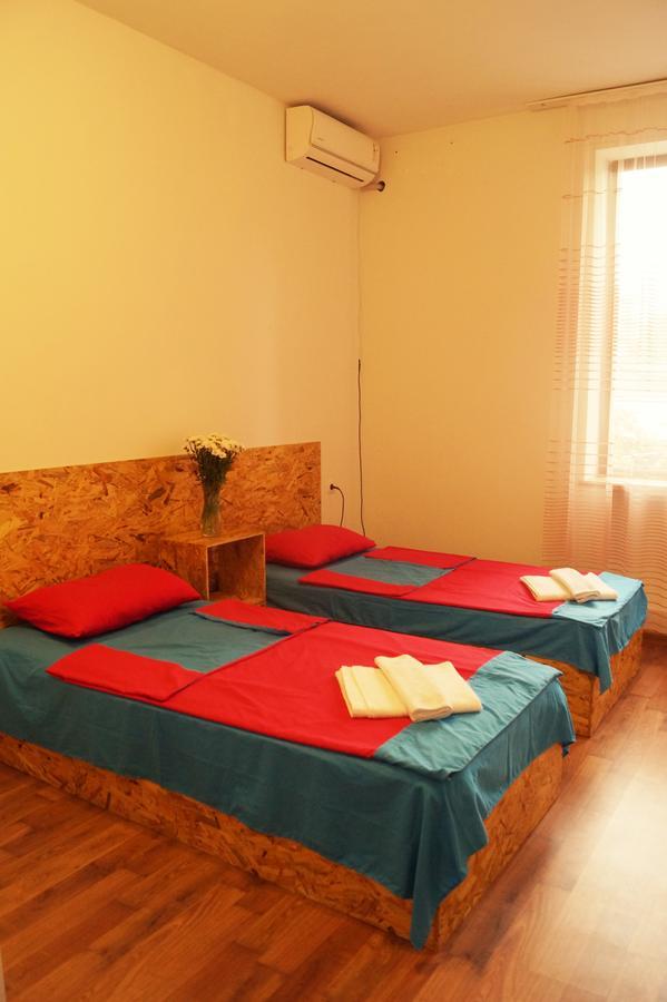 Shat Lav Hostel Ереван Экстерьер фото