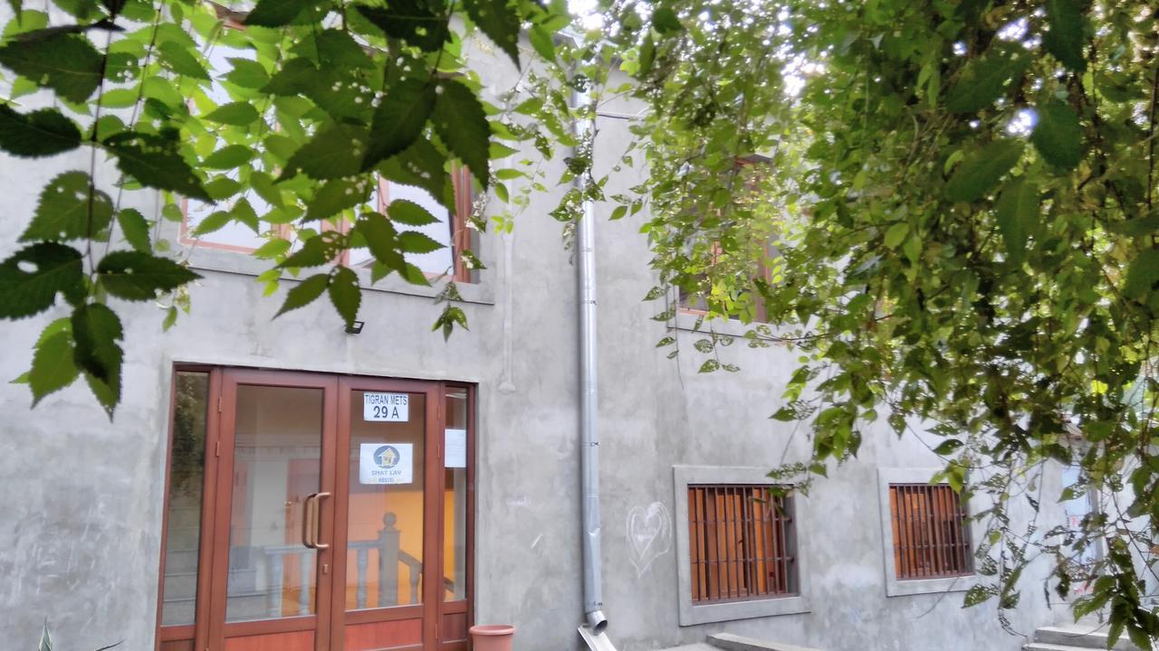 Shat Lav Hostel Ереван Экстерьер фото