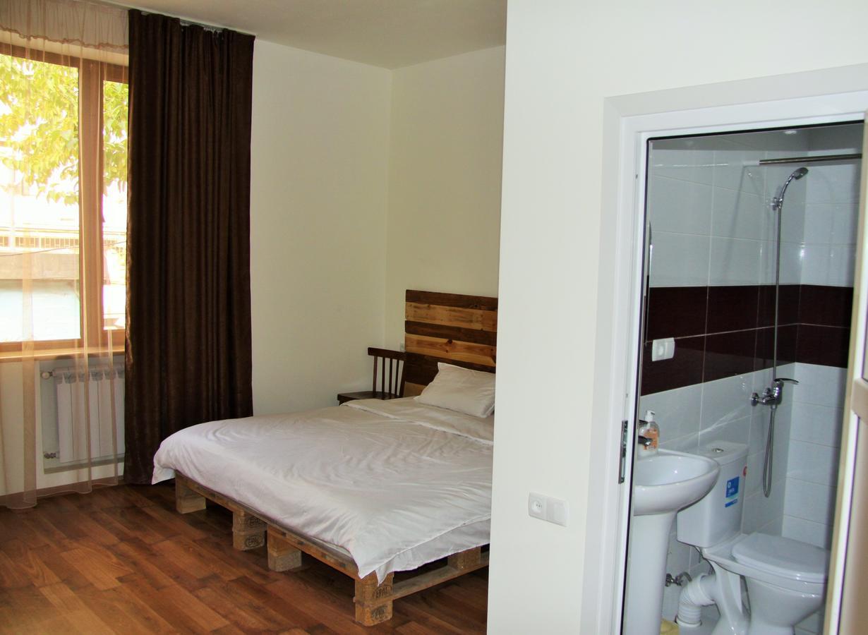 Shat Lav Hostel Ереван Экстерьер фото