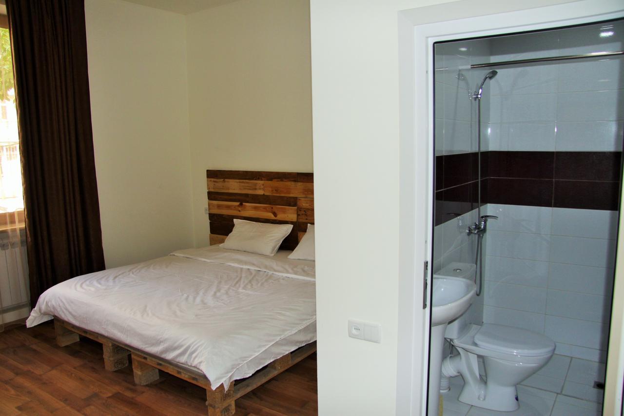 Shat Lav Hostel Ереван Экстерьер фото