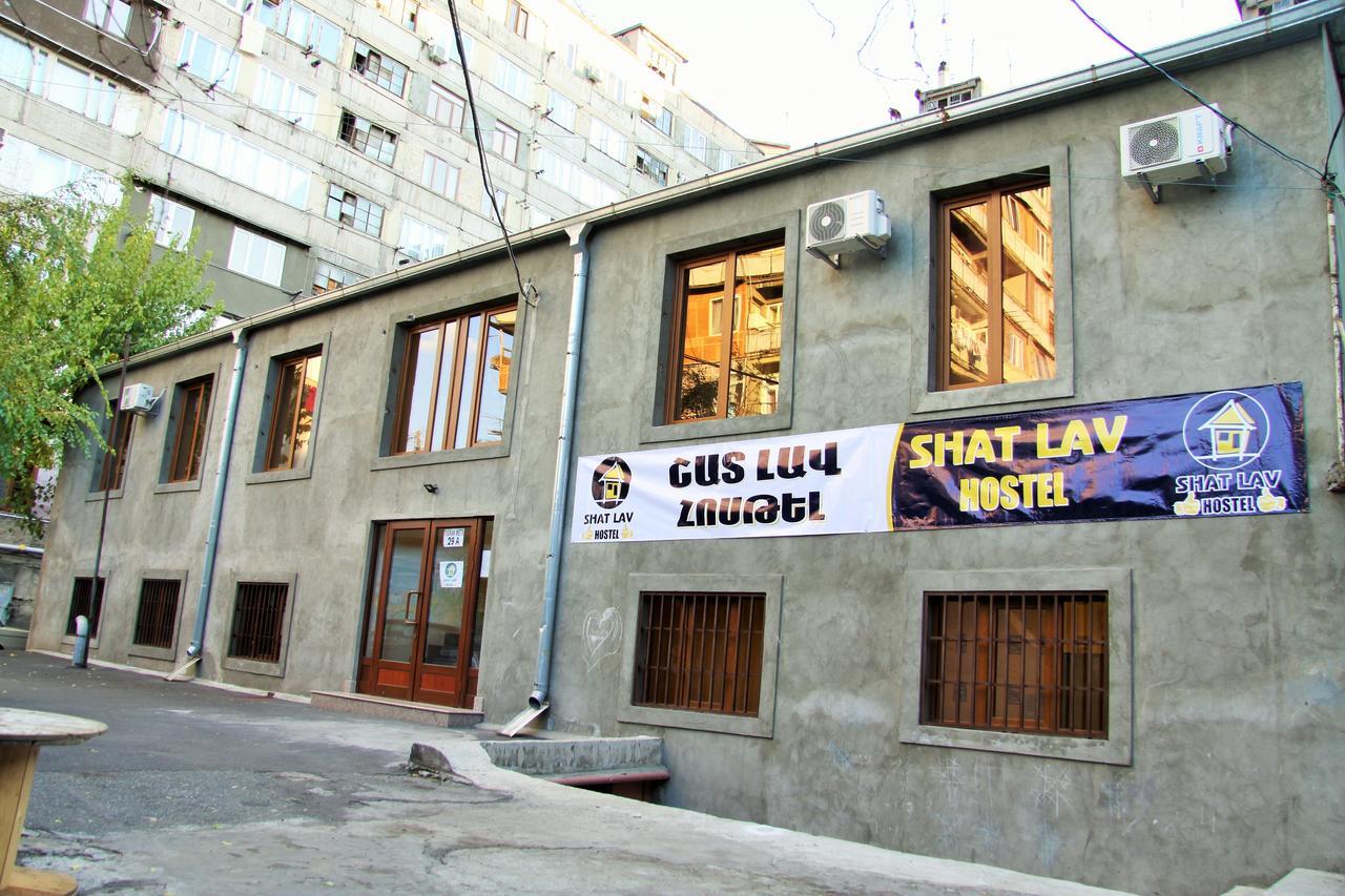 Shat Lav Hostel Ереван Экстерьер фото