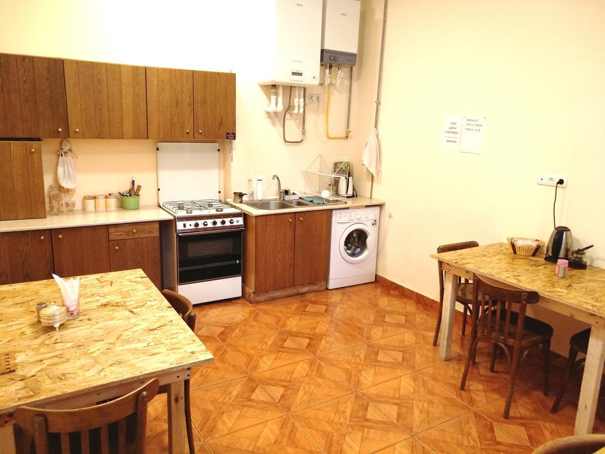 Shat Lav Hostel Ереван Экстерьер фото