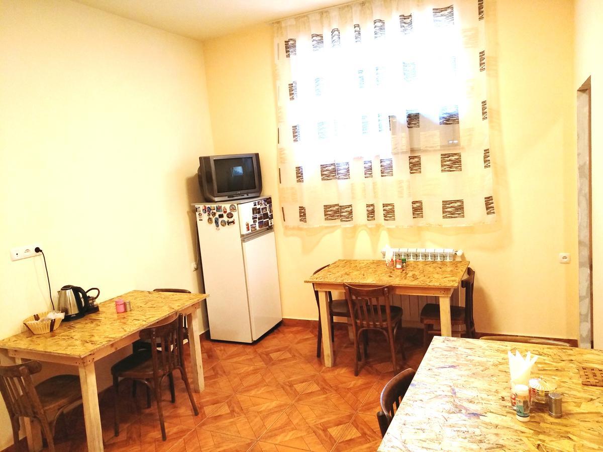 Shat Lav Hostel Ереван Экстерьер фото