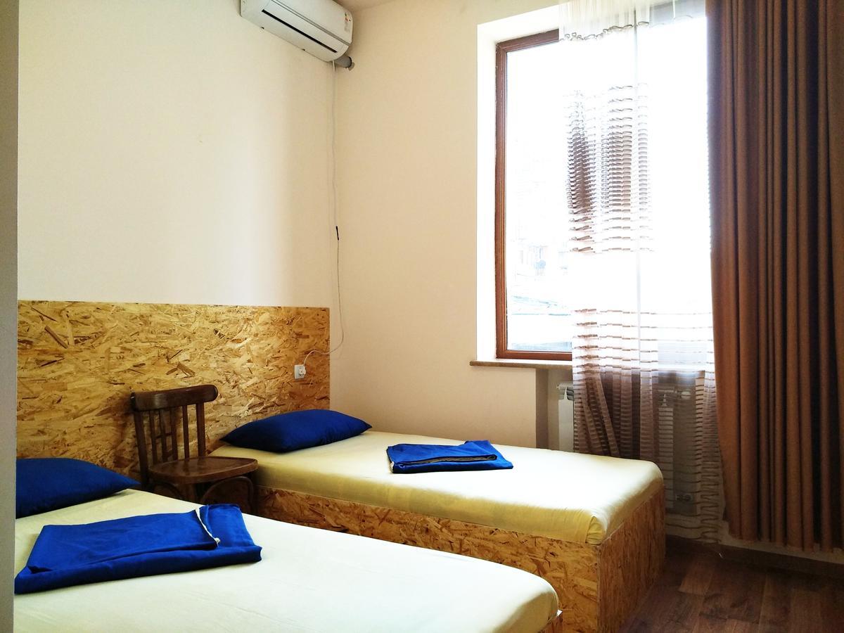 Shat Lav Hostel Ереван Экстерьер фото