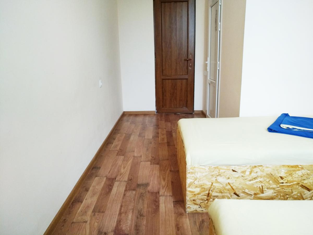 Shat Lav Hostel Ереван Экстерьер фото