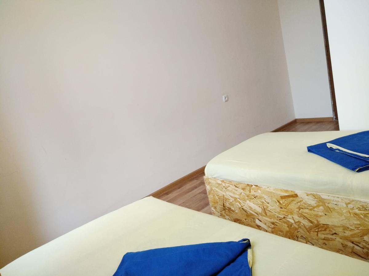 Shat Lav Hostel Ереван Экстерьер фото