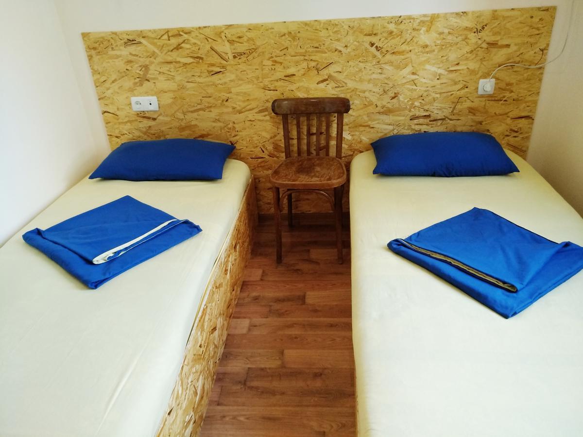 Shat Lav Hostel Ереван Экстерьер фото